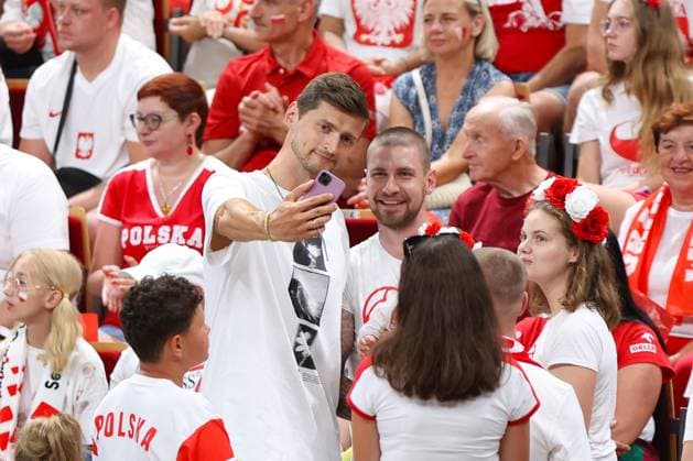 GDANSK 21.07.2024 PRZEDOLIMPIJSKI TURNIEJ TOWARZYSKI SIATKARZY POLSKA - USA --- PRE-OLYMPIC MENS VOLLEYBALL FRIENDLY TOURNAMENT IN GDANSK: POLAND - USA PIOTR NOWAKOWSKI KIBICE FANS FOT. ANNA KLEPACZKO FOTOPYK NEWSPIX.PL --- Newspix.pl POLAND OUT!  240721LUM143