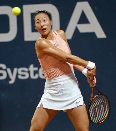 (240722) -- PALERMO, July 22, 2024 -- Zheng Qinwen hits a return during the final match between Zheng Qinwen of China and Karolina Muchova of Czech Republic at the 35th Palermo Ladies Open in Palermo, Italy, July 21, 2024. (Photo by Xinhua) (SP)ITALY-PALERMO-TENNIS-PALERMO LADIES OPEN-FINAL AlbertoxLingria 
