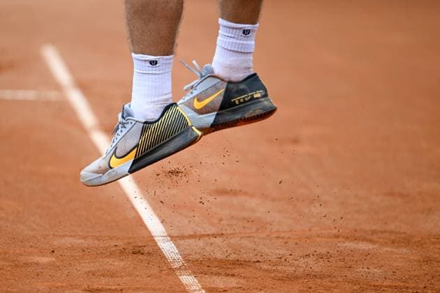 TENNIS - ATP, Tennis Herren Generali Open 2024 KITZBUEHEL,AUSTRIA,22.JUL.24 - TENNIS - ATP World Tour, Generali Open. Image shows a feature with two feet.  GEPAxpictures xDanielxSchoenherr