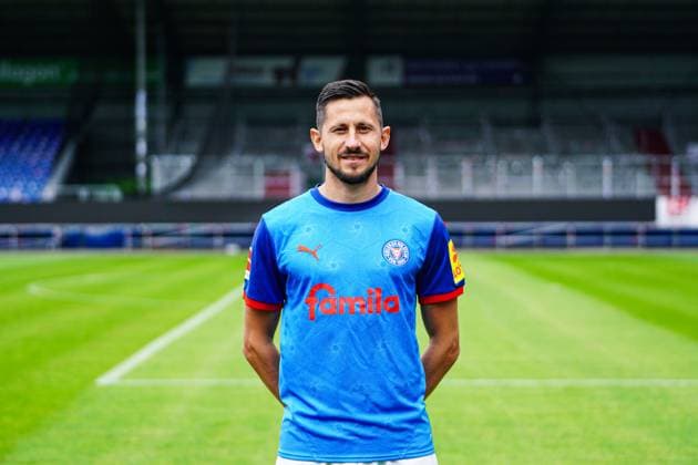Steven Skrzybski Holstein Kiel 7 GER, Holstein Kiel, Bundesliga, Portraettermin 2024 2025 GER, Holstein Kiel, Bundesliga, Portraettermin 2024 2025 Kiel Copyright: xEibner-Pressefoto MarcelxvonxFehrnx EP_MFN