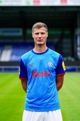 Patrick Erras Holstein Kiel 4 GER, Holstein Kiel, Bundesliga, Portraettermin 2024 2025 GER, Holstein Kiel, Bundesliga, Portraettermin 2024 2025 Kiel Copyright: xEibner-Pressefoto MarcelxvonxFehrnx EP_MFN