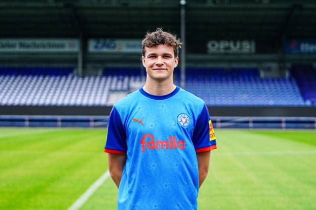 Max Geschwill Holstein Kiel 14 GER, Holstein Kiel, Bundesliga, Portraettermin 2024 2025 GER, Holstein Kiel, Bundesliga, Portraettermin 2024 2025 Kiel Copyright: xEibner-Pressefoto MarcelxvonxFehrnx EP_MFN