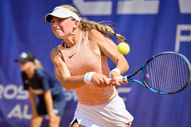 Czech tennis player Laura Samson in action during the WTA, Tennis Damen women s tennis tournament Livesport Prague Open 2024 match against Katerina Siniakova from Czechia, in Prague, Czech Republic, on July 23, 2024. (CTKxPhoto VitxSimanek) CTKPhotoP2024072305096  CTKPhotoP2024072305096
