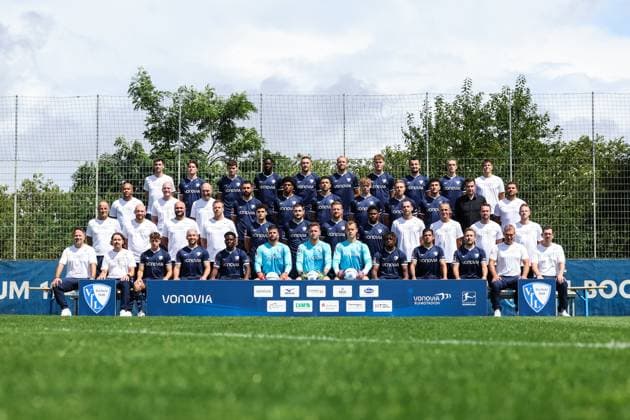 23 07 2024, Football, Season 2024 2025, 1 Bundesliga, portrait appointment, team photo VfL Bochum, 4 row, from left to right Niklas Honnete video analyst , Tim Oermann, Moritz Broschinski, Ibrahima Sissoko, Ivan Ordets, Philipp Hofmann, Mats Pannewig, Erhan Mašovic, Noah Loosli, Robin Mehring video analyst 3 row, from left to right Dennis Sarteh Physiotherapist , Marius Kirmse Nutritionist , Maik Liesbrock Head of Physiotherapy Rehab , Gerrit Holtmann, Bernardo, Anthony Losilla, Lennart Koerdt, Lukas Daschner, Mohammed Tolba, Marc Lettau Sports Director , Hannes Hahn Team Manager 2 row, from left to right Peter Zeidler Head Coach , Maxime Antonilli Co Trainer , Murat Ural Co Trainer , Markus Feldhoff Co Trainer , Agon Elezi, Matus Bero, Dani de Wit, Moritz Broni Kwarteng, Sebastian Baumgartner Goalkeeper Trainer , Klaus Luisser Athletic Trainer , Björn Kadlubowski Rehab Trainer , Benedikt Oppenhäuser Rehab Trainer 1 row, from left to right Rexhep Kushutani Performance Diagnostics , Sasa Zivanovic Physiotherapist , Niklas Jahn, Maximilian Wittek, Jordi Osei Tutu, Niclas Thiede, Patrick Drewes, Paul Grave, Samuel Bamba, Cristian Gamboa, Felix Passlack, Andreas Pahl Equipment Manager , Markus Eggers Equipment Manager Bochum NRW Germany xRHR FOTOx Copyright: RHR-FOTOx RHR-FOTO