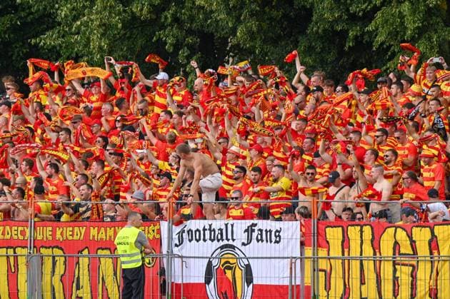 Sport Bilder des Tages 2024.07.23 Poniewiez Pilka nozna, UEFA Liga Mistrzow, sezon 2024 2025 FK Panevezys - Jagiellonia Bialystok N z Kibice Jagiellonii Foto Paulius Zidonis PressFocus 2024.07.23 Poniewiez Football, UEFA Champions League, 2024 25 season FK Panevezys - Jagiellonia Bialystok Kibice Jagiellonii Credit: Paulius Zidonis PressFocus 