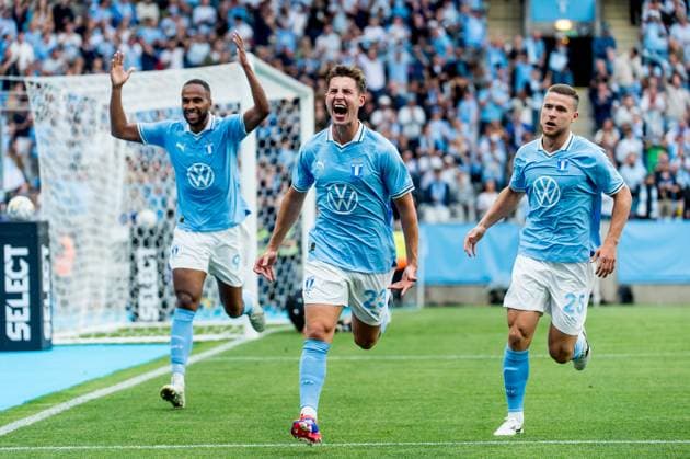 240723 Lasse Berg Johnsen, Isaac Kiese Thelin and Gabriel Busanello of Malmö FF celebrate after the 1 0 goal during the UEFA Champions League football match between Malmö FF and Klaksvik on July 23, 2024 in Malmö Photo Christian Örnberg BILDBYRAN COP 166 CO0443 fotboll football soccer fotball champions league malmö ff klaksvik bbeng q2 bbauto jubel  Copyright: CHRISTIANxÖRNBERG BB240723CO029
