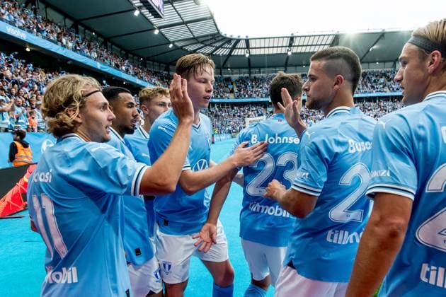 240723 Players of Malmö FF celebrate the 1 0 goal by Lasse Berg Johnsen during the UEFA Champions League football match between Malmö FF and Klaksvik on July 23, 2024 in Malmö Photo Christian Örnberg BILDBYRAN COP 166 CO0443 fotboll football soccer fotball champions league malmö ff klaksvik bbeng q2 bbauto jubel  Copyright: CHRISTIANxÖRNBERG BB240723CO031