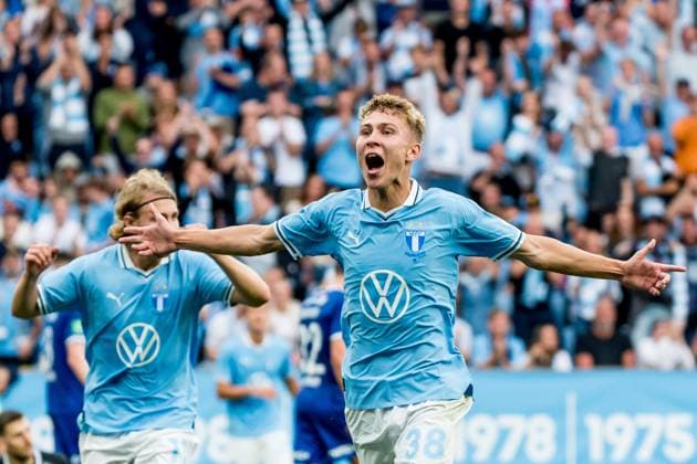 240723 Hugo Bolin of Malmö FF celebrates the 2 0 goal during the UEFA Champions League football match between Malmö FF and Klaksvik on July 23, 2024 in Malmö Photo Christian Örnberg BILDBYRAN COP 166 CO0443 fotboll football soccer fotball champions league malmö ff klaksvik bbeng q2 jubel  Copyright: CHRISTIANxÖRNBERG BB240723CO039