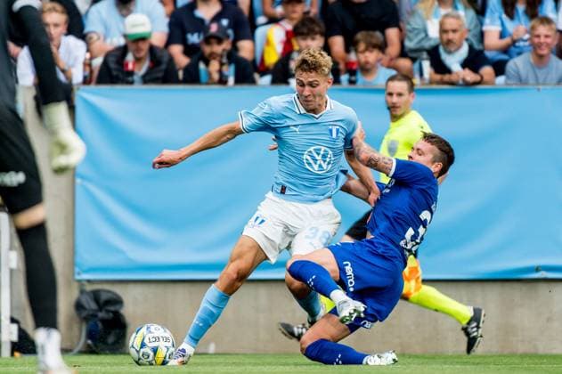 240723 Hugo Bolin of Malmö FF and Claes Kronberg of Klaksvik during the UEFA Champions League football match between Malmö FF and Klaksvik on July 23, 2024 in Malmö Photo Christian Örnberg BILDBYRAN COP 166 CO0443 fotboll, football, soccer, fotball,champions league,malmö ff,kl  Copyright: CHRISTIANxÖRNBERG BB240723CO046