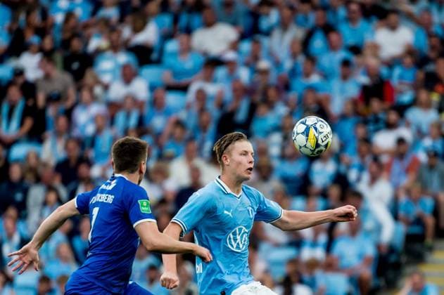 240723 Nils Zetterström of Malmö FF and Arni Frederiksberg of Klaksvik during the UEFA Champions League football match between Malmö FF and Klaksvik on July 23, 2024 in Malmö Photo Christian Örnberg BILDBYRAN COP 166 CO0443 fotboll, football, soccer, fotball,champions league,malmö ff,kl  Copyright: CHRISTIANxÖRNBERG BB240723CO060