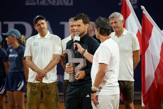 Generali Open ATP 250 2024 Kitzbühel, 23 07 2024 Dominic Thiem AUT, Austria with a trophy presented by the organizers Generali Open 2024, ATP 250, Sportpark Kitzbühel on 23 07 2024, Kitzbühel Copyright: xBEAUTIFULxSPORTSx Pajonkx