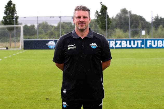 Coach Lukas Kwasniok, SC Paderborn 2 Football Bundesliga portrait appointment 2 BL 2024 2025 official photo appointment SC Paderborn in the training and youth performance center portrait, portrait, single image, Germany, football, men, GER, 23 07 2024 Christian Schroedter
