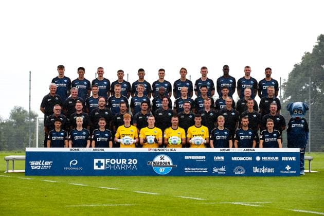 SC Paderborn 2 BL, portrait appointment, 2024 2025 official photo session Team photo SC Paderborn at the training and youth training center in Paderborn Team photo SCP07 season 2024 2025 Top row Calvin Brackelmann 4 , Santiago Castaneda 5 , Filip Bilbija 7 , Koen Kostons 10 , Visar Musliu 16 , Martin Ens 43 , Luis Engels 46 , Tjark Scheller 25 , Ilyas Ansah 29 , Felix Platte 36 , Adriano Grimaldi 39 Second row Team doctor Dr. Hans Walter Hemmen, team doctor Dr. Matthias Porsch, Marcel Hoffmeier 33 , Laurin Curda 17 , Felix Götze 20 , David Kinsombi 8 , Sven Michel 11 , Raphael Obermair 23 , Aaron Zehnter 32 , Team doctor Dr. Karl Friedrich Schünemann, team doctor Dr. Lutz Mahlke Third row coach Michael Heppner, physiotherapist Jakob Haunerland, physiotherapist Torben Glenny, head of medical department Jörg Liebeck, athletics coach Ruben Solis, athletics rehab coach Nils Vogt, video analyst Eduard Schmidt, goalkeeper coach Nico Burchert, Co-coach Uwe Hünemeier, Co-coach Frank Kaspari, Head coach Lukas Kwasniok Bottom row Mika Baur 9 , Anton Bäuerle 21 , Marco Pledl 45 , Florian Pruhs 12 , Markus Schubert 30 , Pelle Boevink 1 , Arne Schulz 35 , Mattes Hansen 22 , Sebastian Klaas 26 , Luca Herrmann 19 Germany, Football, Men, GER, 23 07 2024 Christian Schroedter