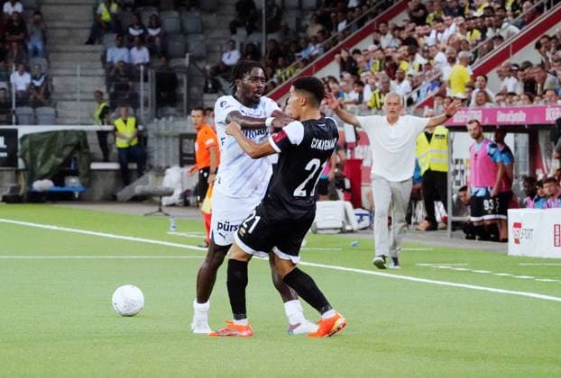 Anton Geisser 23 07 2024 Thun Switzerland Football Men 2024 2025 Qualification UEFA Champions League FC Lugano Fenerbahce SK Istanbul Picture Bright Osayi Samuel Fenerbahce SK vs Yanis Cimignani FC Lugano r tackle action