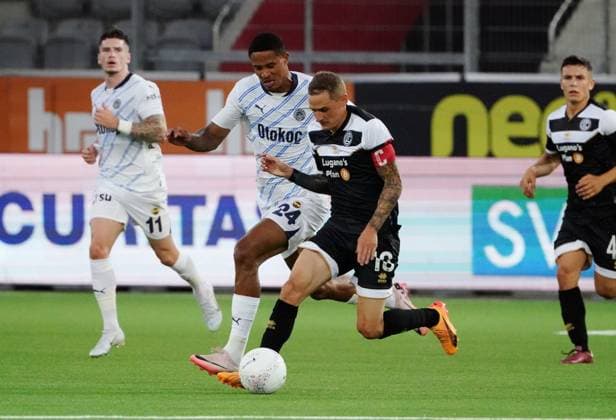 Anton Geisser 23 07 2024 Thun Switzerland Football Men 2024 2025 Qualification UEFA Champions League FC Lugano Fenerbahce SK Istanbul Picture Jayden Oosterwolde Fenerbahce SK vs Mattia Bottani FC ugano duel action