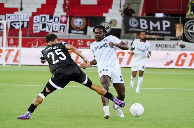 Anton Geisser 23 07 2024 Thun Switzerland Football Men 2024 2025 Qualification UEFA Champions League FC Lugano Fenerbahce SK Istanbul Picture Bright Osayi Samuel Fenerbahce SK vs Uran Bislimi FC Lugano I One-on-one action
