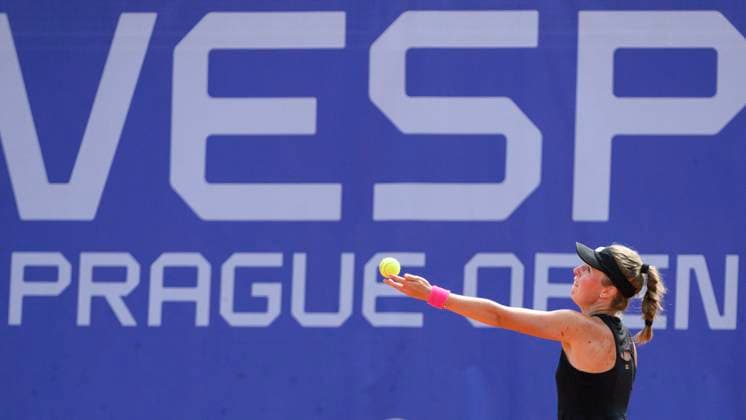 Polish tennis player Magdalena Frech (pictured) in action against Anhelina Kalinina from Ukraine during the WTA, Tennis Damen women s tennis tournament Livesport Prague Open 2024, in Prague, Czech Republic, on July 24, 2024. (CTKxPhoto MichalxKamaryt) CTKPhotoP2024072404064  CTKPhotoP2024072404064