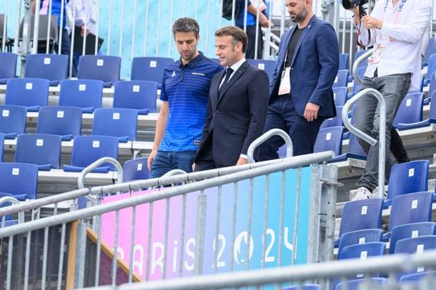 Paris 2024 - Macron Visits Beach volleyball, Beachvolleyball Venue French President Emmanuel Macron and Tony Estanguet visit the Paris 2024 Olympics Beach Volleyball venue on July 24, 2024 in Paris, France. Photo by Laurent Zabulon ABACAPRESS.COM Paris France  Copyright: xZabulonxLaurent ABACAx