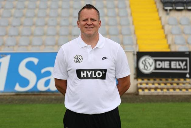Coach Volker Lefebre SV 07 Elversberg 2 Bundesliga, Porträttermin 2024 2025 Elversberg Ursapharm Arena an der Kaiserlinde Saarland Germany DE Copyright: xSebastianxBachx