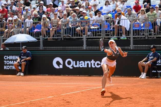 Polish tennis player Magda Linette (pictured) in action against Viktoriya Tomova from Bulgaria during the WTA, Tennis Damen women s tennis tournament Livesport Prague Open 2024, in Prague, Czech Republic, on July 24, 2024. (CTKxPhoto MichalxKamaryt) CTKPhotoP2024072405252  CTKPhotoP2024072405252