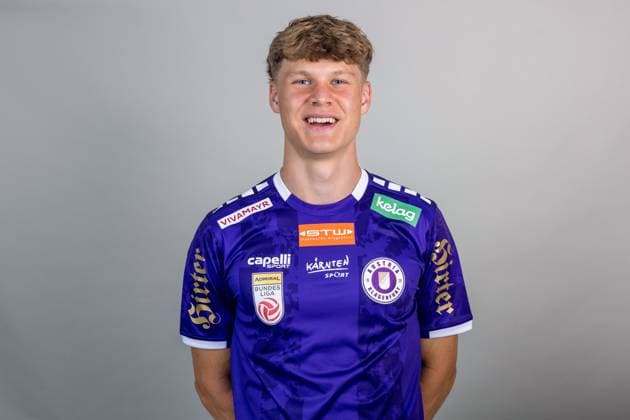 SOCCER - BL, A.Klagenfurt, team photo shoot KLAGENFURT,AUSTRIA,09.JUL.24 - SOCCER - ADMIRAL Bundesliga, SK Austria Klagenfurt, team photo shooting. Image shows Jannik Robatsch (A.Klagenfurt).  GEPAxpictures xMatthiasxTrinkl