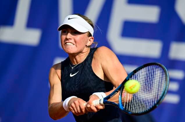 Laura Samson of Czech Republic in action against Oksana Selekhmeteva of Russia during the WTA, Tennis Damen women s tennis tournament Livesport Prague Open 2024 in Prague, Czech Republic, July 24, 2024. (CTKxPhoto RomanxVondrous) CTKPhotoP2024072407374  CTKPhotoP2024072407374
