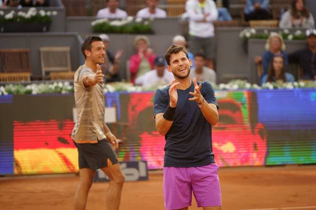 Generali Open ATP 250 2024 Kitzbühel, 24 07 2024 Andreas Mies GER, Germany grants his opponent Dominic Thiem AUT, Austria the stage after the doubles match on the center court Generali Open 2024, ATP 250, Sportpark Kitzbühel on 24 07 2024, Kitzbühel Copyright: xBEAUTIFULxSPORTSx Pajonkx