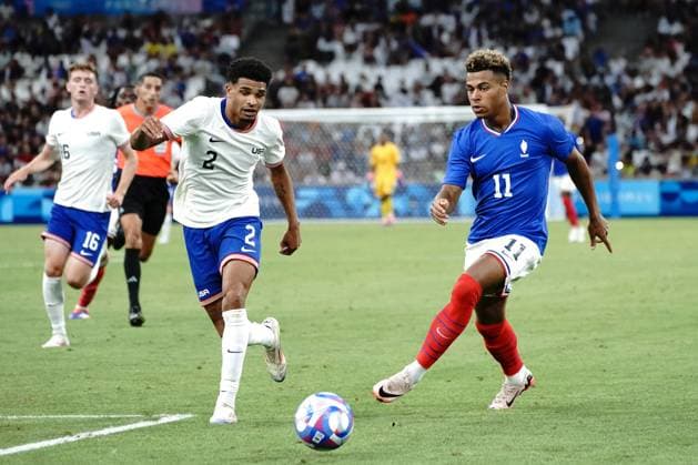 Désiré Doué (France) and Nathan Harriel (USA), Football , France vs USA during the Olympic Games, Olympische Spiele, Olympia, OS Paris 2024 JO 2024 : FOOTBALL - France vs Etats Unis - Jeux Olympiques 2024 - Paris2024 - Marseille - 24 07 2024 DPPI Panoramic 
