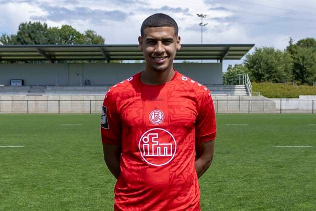 Jimmy Kaparos Rot Weiss Essen 3 Liga, portrait date 2024 2025