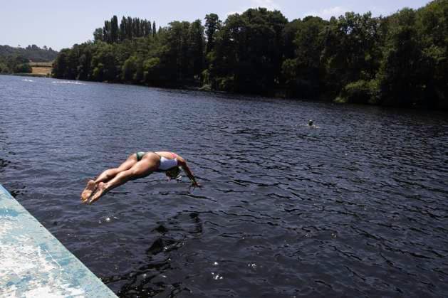 Mexican Triathlon Team s Swimming Training In Galicia For The Olympics Rosa Maria Tapia Vidal, member of the Mexican triathlon team, is swimming during their training for the Paris Olympic Games, Olympische Spiele, Olympia, OS in Lugo, Galicia, Spain, on July 24, 2024. Lugo, Galicia Spain Copyright: xCristianxLeyvax originalFilename:leyva-notitle240724_npAWK.jpg