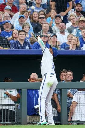 July 24, 2024: Kansas City Royals third baseman Maikel Garcia (11)fcatches a fly ball for an out on Arizona Diamondbacks outfielder Jake McCarthy (31) during the fourth inning at Kauffman Stadium in Kansas City, MO. CSM Kansas City United States of America - ZUMAc04_ 20240724_zma_c04_264 Copyright: xDavidxSmithx
