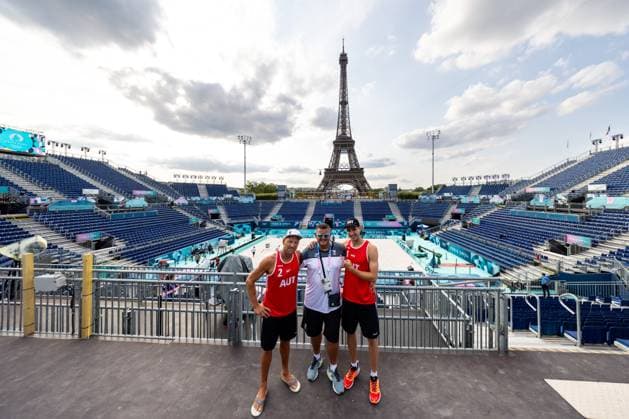 OLYMPICS - Olympic Summer Games 2024 PARIS,FRANCE,24.JUL.24 - OLYMPICS, Beach volleyball, Beachvolleyball - Olympic Summer Games Paris 2024, preview, training. Image shows Alexander Horst, masseur Peter Kiss and Julian Hoerl (AUT).  GEPAxpictures xMaticxKlansek