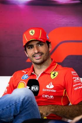 SAINZ Carlos (spa), Scuderia Ferrari SF-24, portrait press conference, PK, Pressekonferenz during the Formula 1 Rolex Belgian Grand Prix 2024, 14th round of the 2024 Formula One World Championship, WM, Weltmeisterschaft from July 26 to 28, 2024 on the Circuit de Spa-Francorchamps, in Stavelot, Belgium - F1 - BELGIAN GRAND PRIX 2024 DPPI Panoramic  240725_R14_BELGIO_DP__F_18260.CR2 -Aprimorado-NR