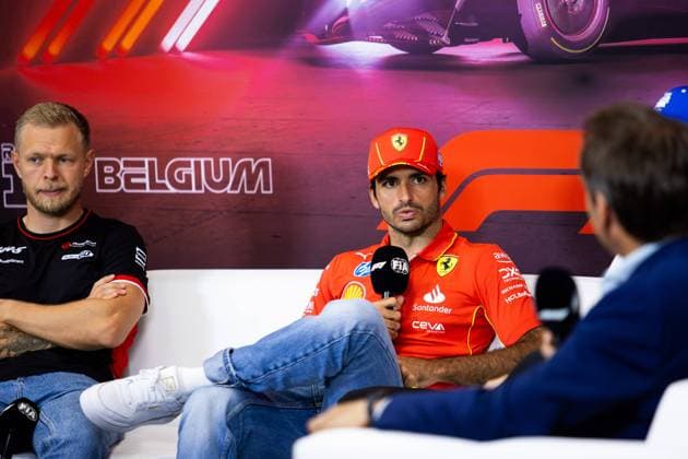 SAINZ Carlos (spa), Scuderia Ferrari SF-24, portrait press conference, PK, Pressekonferenz during the Formula 1 Rolex Belgian Grand Prix 2024, 14th round of the 2024 Formula One World Championship, WM, Weltmeisterschaft from July 26 to 28, 2024 on the Circuit de Spa-Francorchamps, in Stavelot, Belgium - F1 - BELGIAN GRAND PRIX 2024 DPPI Panoramic  240725_R14_BELGIO_DP_JFR64592.CR3 -Aprimorado-NR
