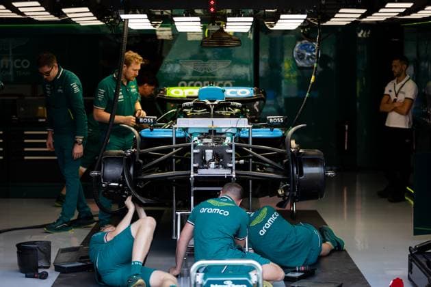 Aston Martin F1 Team, ambiance mechanic, mecanicien, mechanics during the Formula 1 Rolex Belgian Grand Prix 2024, 14th round of the 2024 Formula One World Championship, WM, Weltmeisterschaft from July 26 to 28, 2024 on the Circuit de Spa-Francorchamps, in Stavelot, Belgium - F1 - BELGIAN GRAND PRIX 2024 DPPI Panoramic  240725_R14_BELGIO_DP_JFR63709.CR3_