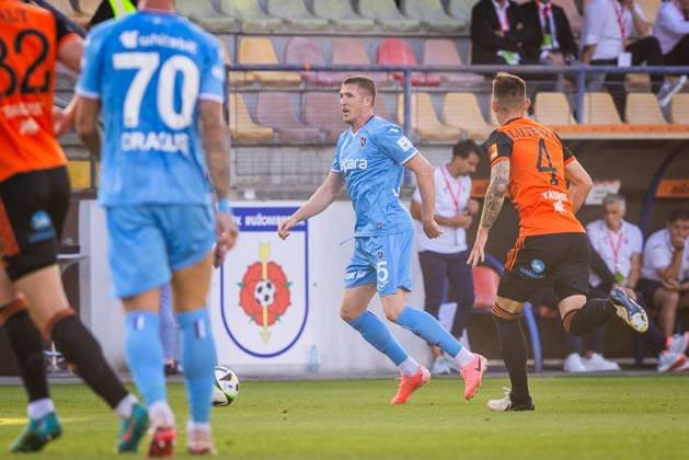 RUZOMBEROK - TRABZONSPOR UEFA EUROPA LEAGUE John Lundstram of Trabzonspor during the 1st leg of Second qualifying round of the UEFA Europa League football match between MFK Ruzomberok and Trabzonspor. Ruzomberok, Slovakia, July 25, 2024. PUBLICATION NOT IN SLOVAKIA Ruzomberok Copyright: xBranislavxRackox 080A4304