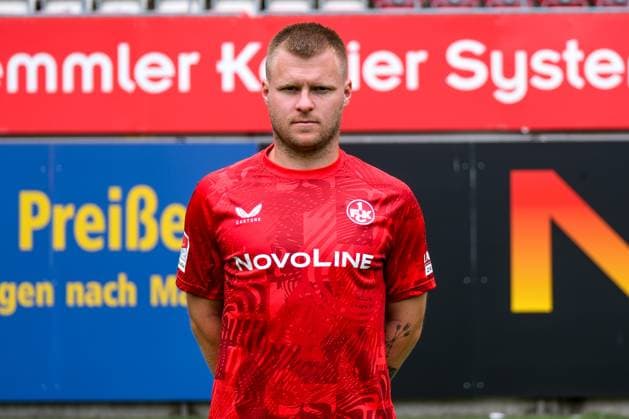 Jean Zimmer 1 FC Kaiserslautern, 08 , GER, 1 FC Kaiserslautern, 2 Bundesliga, Portraettermin 2024 2025, 25 07 2024 GER, 1 FC Kaiserslautern, 2 Bundesliga, Portraettermin 2024 2025, 25 07 2024 Kaiserslautern Copyright: xEibner-Pressefoto FlorianxWieganx EP_FWD