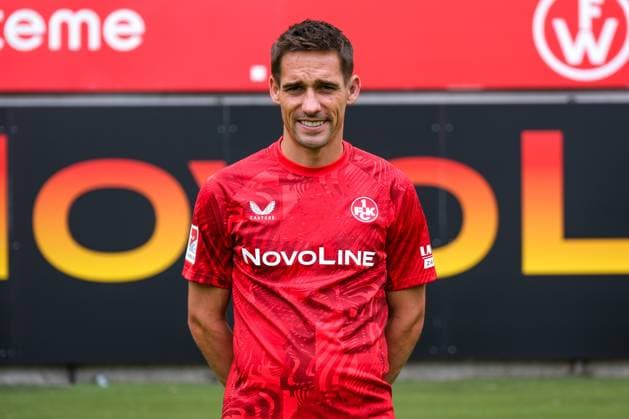 Philipp Klement 1 FC Kaiserslautern, 10 , GER, 1 FC Kaiserslautern, 2 Bundesliga, Portraettermin 2024 2025, 25 07 2024 GER, 1 FC Kaiserslautern, 2 Bundesliga, Portraettermin 2024 2025, 25 07 2024 Kaiserslautern Copyright: xEibner-Pressefoto FlorianxWieganx EP_FWD