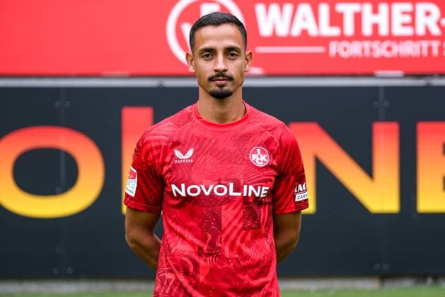 Kenny Prince Redondo 1 FC Kaiserslautern, 11 , GER, 1 FC Kaiserslautern, 2 Bundesliga, Portraettermin 2024 2025, 25 07 2024 GER, 1 FC Kaiserslautern, 2 Bundesliga, Portraettermin 2024 2025, 25 07 2024 Kaiserslautern Copyright: xEibner-Pressefoto FlorianxWieganx EP_FWD