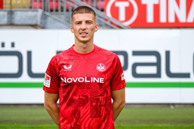 Tobias Raschl 1 FC Kaiserslautern, 20 , GER, 1 FC Kaiserslautern, 2 Bundesliga, portraettermin 2024 2025, 25 07 2024 GER, 1 FC Kaiserslautern, 2 Bundesliga, portraettermin 2024 2025, 25 07 2024 Kaiserslautern Copyright: xEibner-Pressefoto FlorianxWieganx EP_FWD