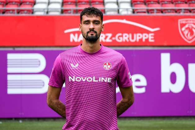 Avdo Spahic 1 FC Kaiserslautern, 30 , GER, 1 FC Kaiserslautern, 2 Bundesliga, Portraettermin 2024 2025, 25 07 2024 GER, 1 FC Kaiserslautern, 2 Bundesliga, Portraettermin 2024 2025, 25 07 2024 Kaiserslautern Copyright: xEibner-Pressefoto FlorianxWieganx EP_FWD