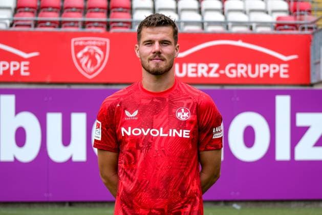 Jan Elvedi 1 FC Kaiserslautern, 33 , GER, 1 FC Kaiserslautern, 2 Bundesliga, Portraettermin 2024 2025, 25 07 2024 GER, 1 FC Kaiserslautern, 2 Bundesliga, Portraettermin 2024 2025, 25 07 2024 Kaiserslautern Copyright: xEibner-Pressefoto FlorianxWieganx EP_FWD