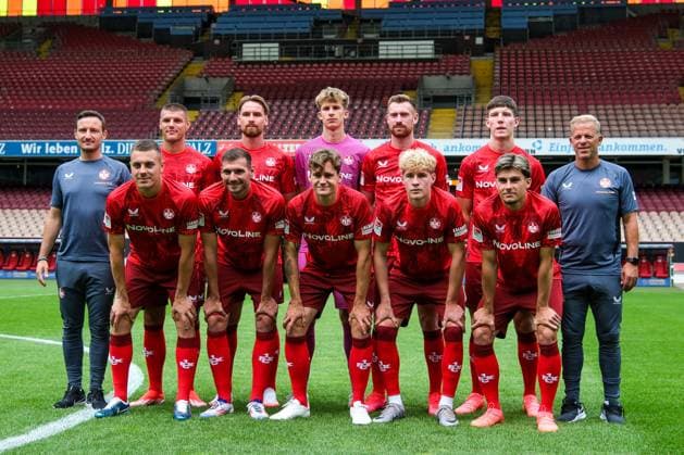 Back row from l n r Florian Junge 1 FC Kaiserslautern, Co Coach , Erik Wekesser 1 FC Kaiserslautern, 13 , Jannis Heuer 1 FC Kaiserslautern, 24 , Fabian Heck 1 FC Kaiserslautern, 28 , Jannik Mause, 1 FC Kaiserslautern, 18 , Leon Robinson 1 FC Kaiserslautern, 37 , Markus Anfang 1 FC Kaiserslautern, Coach , Front row from l n r Filip Kaloc, 1 FC Kaiserslautern, 26 Luca Sirch 1 FC Kaiserslautern, 31 , Florian Kleinhansl 1 FC Kaiserslautern, 03 , Mika Haas 1 FC Kaiserslautern, 22 , Shawn Blum 1 FC Kaiserslautern, 34 , GER, 1 FC Kaiserslautern, 2 Bundesliga, Portraettermin 2024 2025, Neuzugaenge, 25 07 2024 GER, 1 FC Kaiserslautern, 2 Bundesliga, Portraettermin 2024 2025, Neuzugaenge, 25 07 2024 Kaiserslautern Copyright: xEibner-Pressefoto FlorianxWieganx EP_FWD
