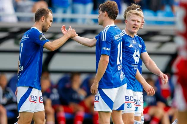 UEFA Europa League Qualification Round 2 Molde Silkeborg Molde 20240725 Magnus Wolf Eikrem left gives Molde the lead 2-1 during the Europa League qualifier in football between Molde and Silkeborg at Aker Stadion Photo Svein Ove Ekornesvag NTB Photo Svein Ove Ekornesvag NTB Molde Norway EDITORIAL USE ONLY RESTRICTED USE FOR BETTING COMPANIES  Copyright: xSveinxOvexEkornesvagx xNTBx