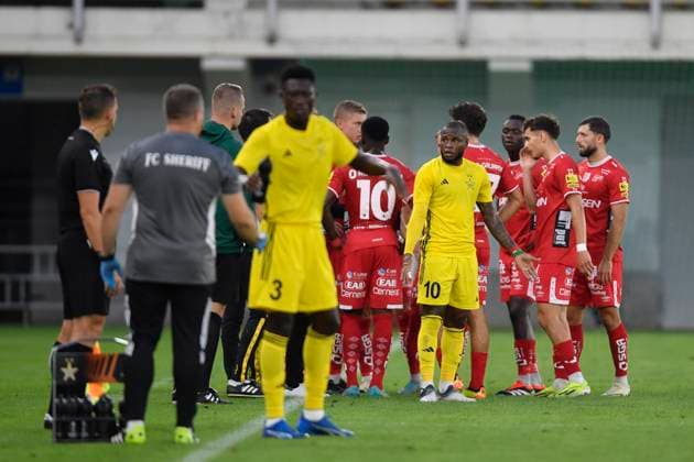 240725 Michael Baidoo of Sheriff Tiraspol listen to the Manager Oscar Hiljemark of Elfsborg during the UEFA Europa League qualification match between Sheriff Tiraspol and Elfsborg on July 25, 2024 in Tiraspol Photo Alex Nicodim BILDBYRAN COP 282 AN0008 fotboll football soccer fotball uefa europa league sheriff tiraspol elfsborg bbeng qualification  Copyright: ALEXxNICODIM BB240725ZU026