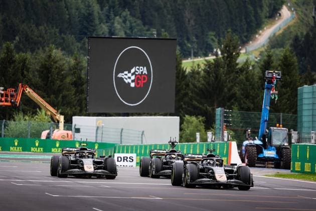 APX GP Team crew filming in the paddock for the Apex F1 movie by Apple Studios Bruckheimer Films during the Formula 1 Rolex Belgian Grand Prix 2024, 14th round of the 2024 Formula One World Championship, WM, Weltmeisterschaft from July 26 to 28, 2024 on the Circuit de Spa-Francorchamps, in Stavelot, Belgium - F1 - BELGIAN GRAND PRIX 2024 DPPI Panoramic  240725_R14_BELGIO_DP_AV6_8486
