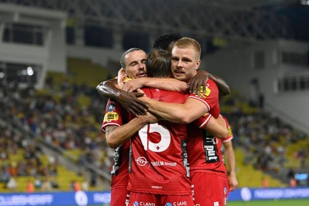 240725 Simon Hedlund of Elfsborg celebrates with teammates after the 0 1 goal during the UEFA Europa League qualification match between Sheriff Tiraspol and Elfsborg on July 25, 2024 in Tiraspol Photo Alex Nicodim BILDBYRAN COP 282 AN0008 fotboll football soccer fotball uefa europa league sheriff tiraspol elfsborg bbeng qualification jubel  Copyright: ALEXxNICODIM BB240725ZC029