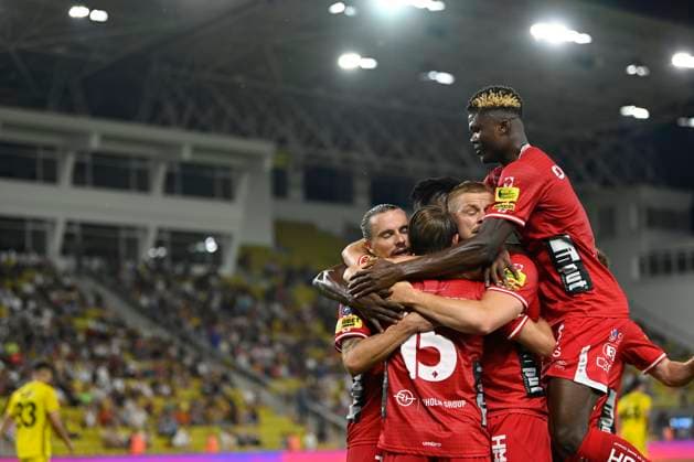 240725 Simon Hedlund of Elfsborg celebrates with teammates after the 0 1 goal during the UEFA Europa League qualification match between Sheriff Tiraspol and Elfsborg on July 25, 2024 in Tiraspol Photo Alex Nicodim BILDBYRAN COP 282 AN0008 fotboll football soccer fotball uefa europa league sheriff tiraspol elfsborg bbeng qualification jubel  Copyright: ALEXxNICODIM BB240725ZH025