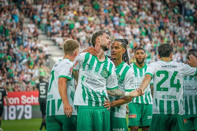 Soccer FC St Gallen 1879 vs FC TOBOL KOSTANAY 2 qualifying round UEFA Conference League Kybunpark St Gallen, Switzerland Goal and goal celebration with gesture by St Gallens Mihailo Stevanovic to equalize 1 1 St Gallen Kybunpark Canton St Gallen Switzerland Copyright: xJoeranxSteinsiekx