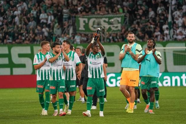 Soccer FC St Gallen 1879 vs FC TOBOL KOSTANAY 2 qualifying round UEFA Conference League Kybunpark St Gallen, Switzerland St Gallen team celebrates victory, St Gallens Felix Mambimbi with bottle in the air St Gallen Kybunpark Canton St Gallen Switzerland Copyright: xJoeranxSteinsiekx